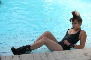 zonahbellum.com - 0061 Latex at FetishCon pool thumbnail